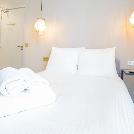 The Den Newly Build 7-minutes From Rotterdam Station App2 Frühstückspension Schiedam
